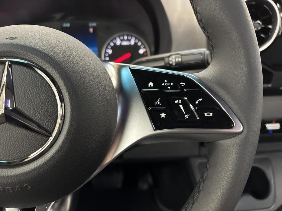 MERCEDES-BENZ SPRINTER 2025
