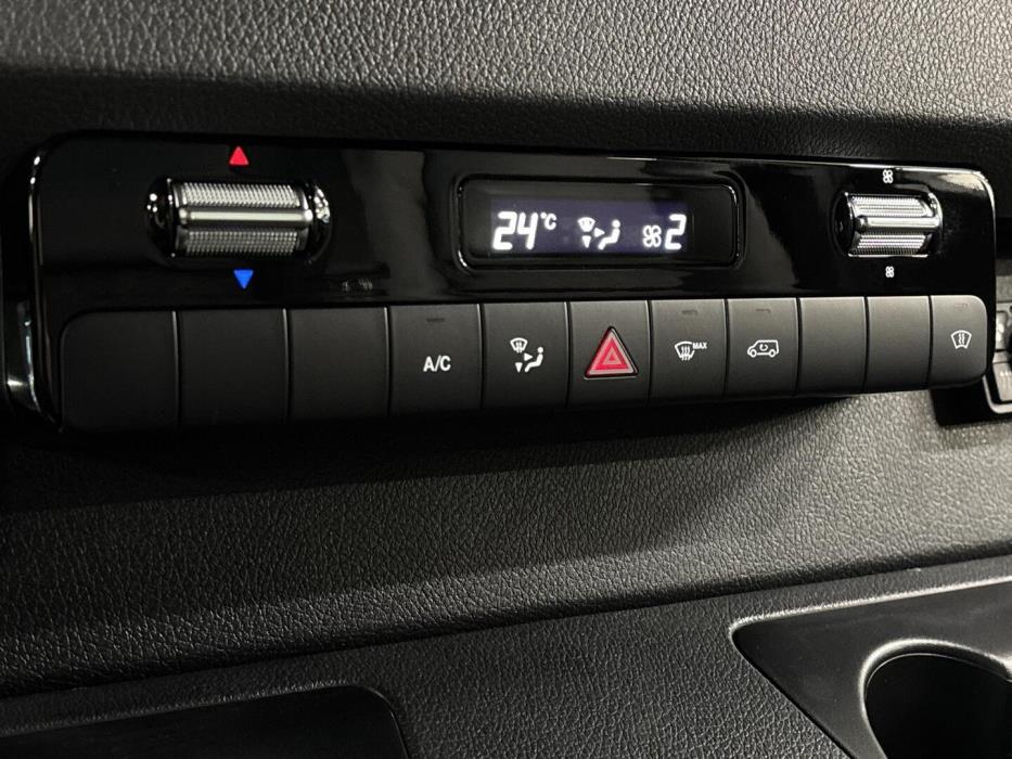 MERCEDES-BENZ SPRINTER 2025