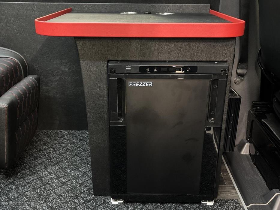 MERCEDES-BENZ SPRINTER 2025