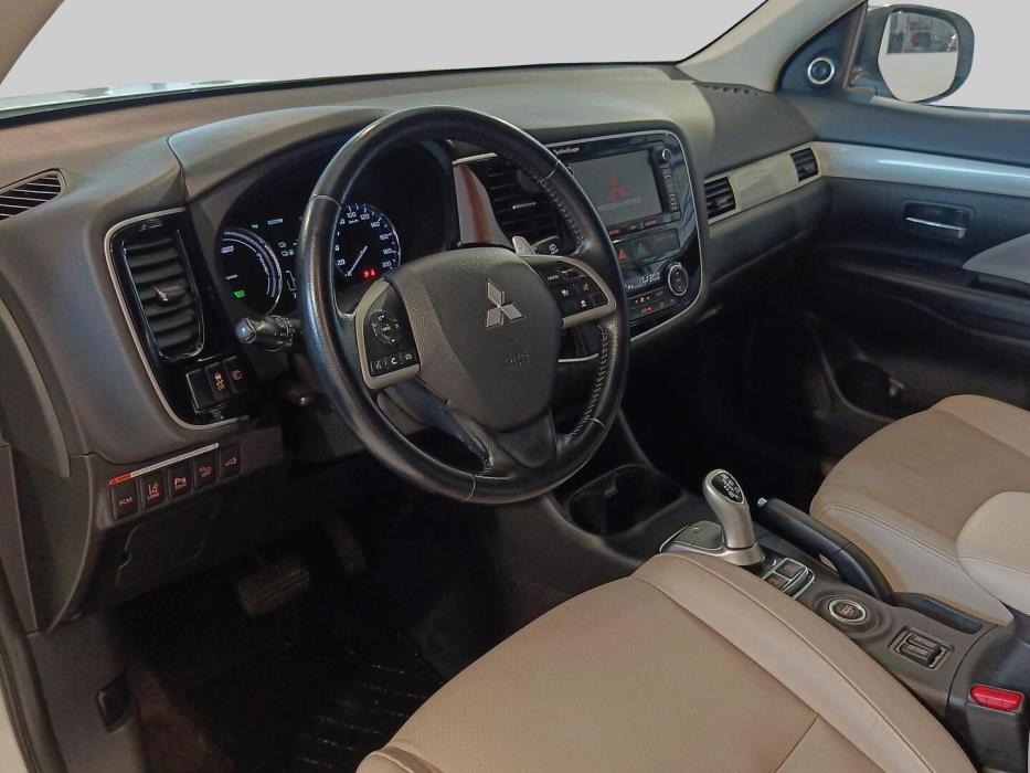 MITSUBISHI Outlander PHEV 2013