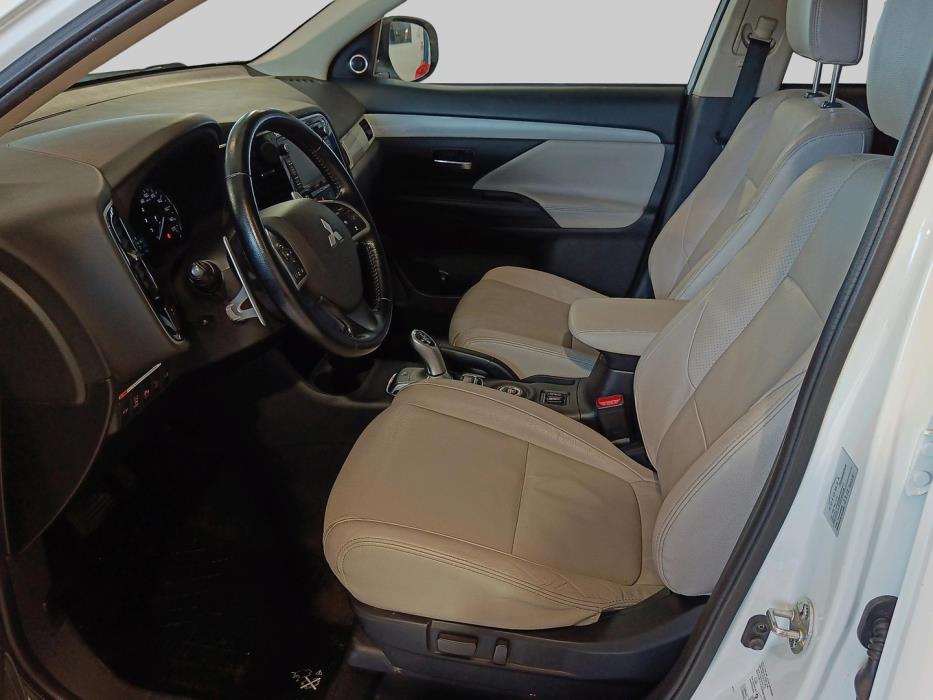 MITSUBISHI Outlander PHEV 2013