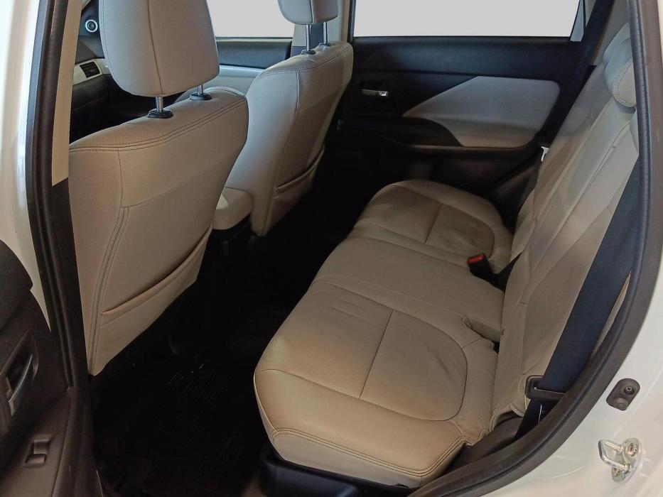 MITSUBISHI Outlander PHEV 2013