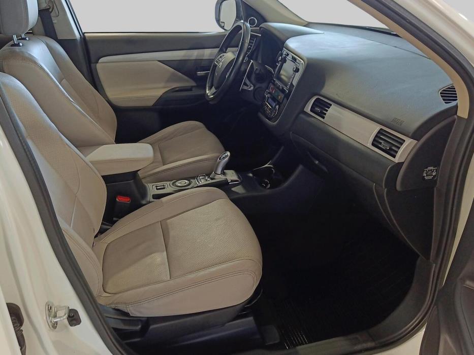 MITSUBISHI Outlander PHEV 2013