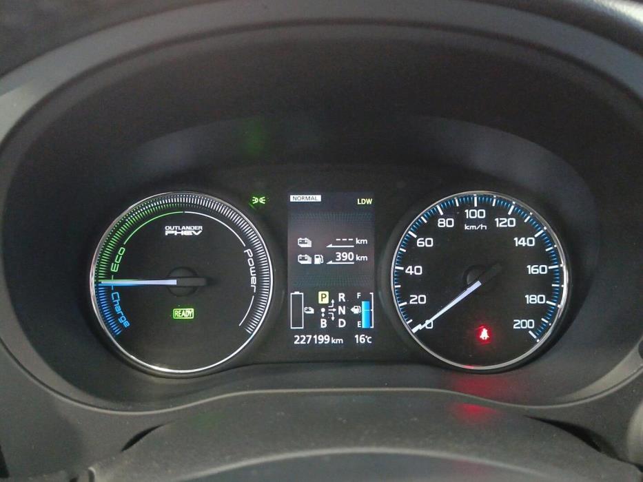 MITSUBISHI Outlander PHEV 2013