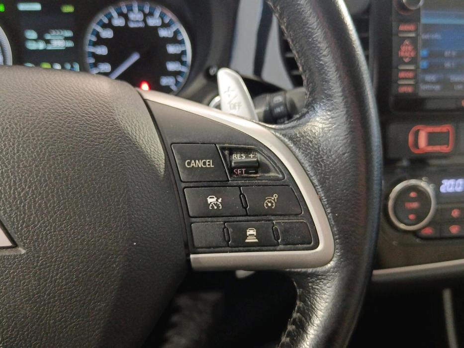 MITSUBISHI Outlander PHEV 2013