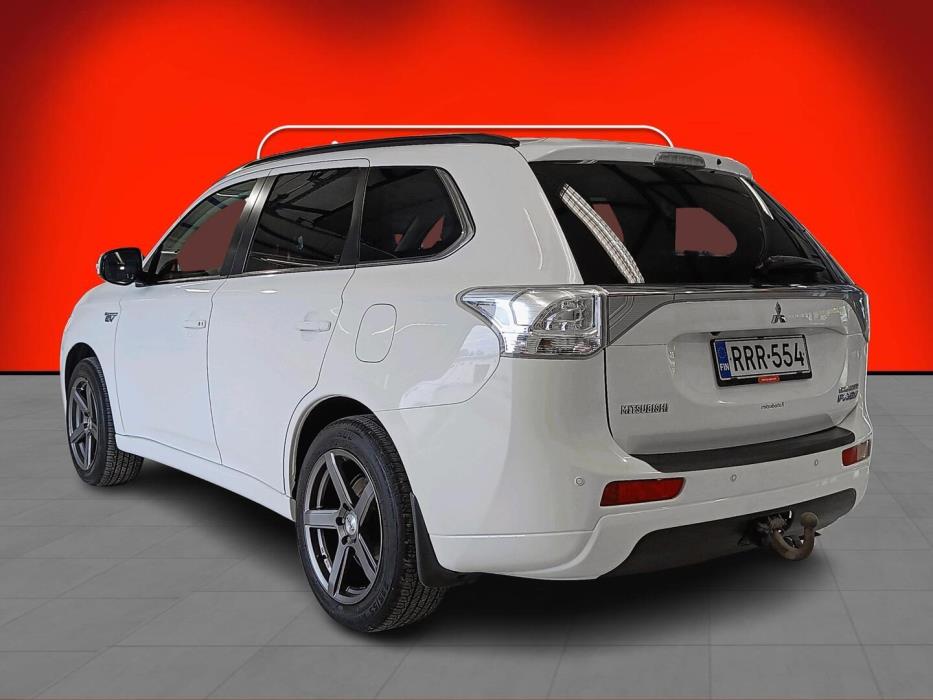 MITSUBISHI Outlander PHEV 2013