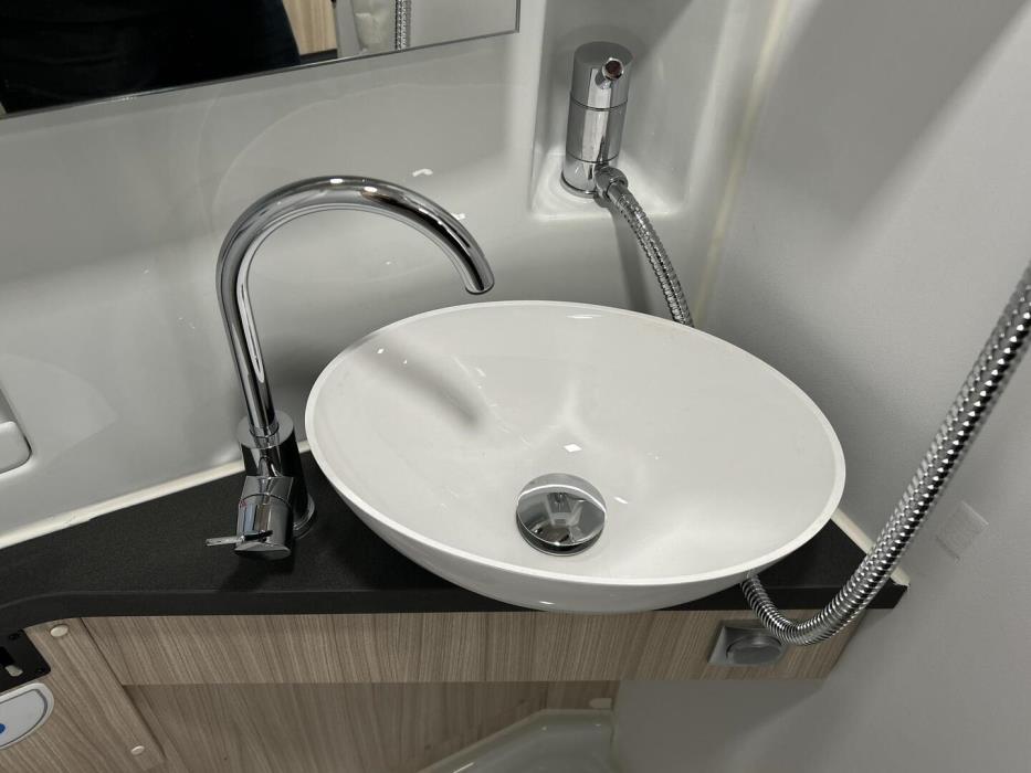 ADRIA TWIN 640 SL AXESS 2024