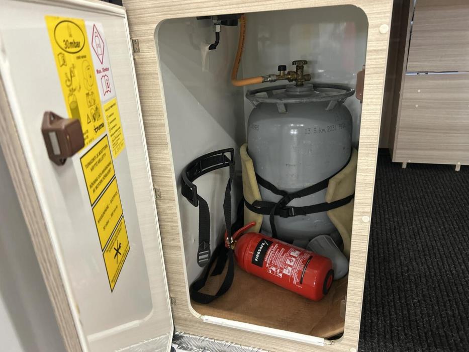 ADRIA TWIN 640 SL AXESS 2024