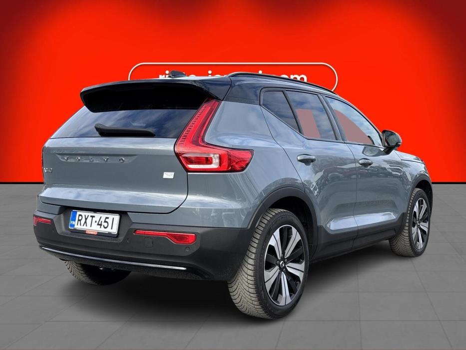 VOLVO XC40 2023