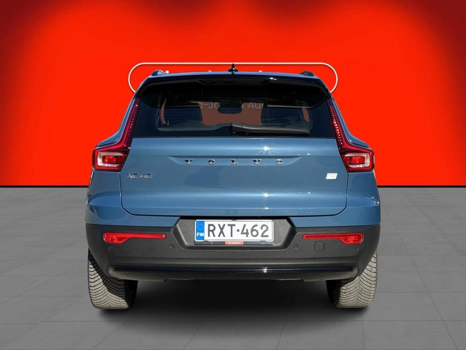 VOLVO XC40 2023