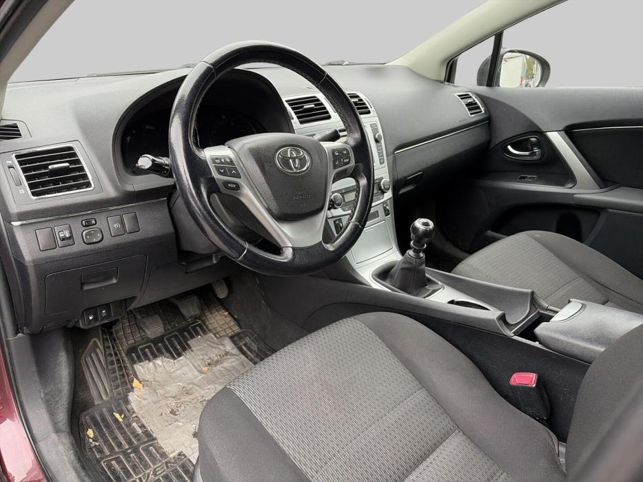 TOYOTA Avensis 2013