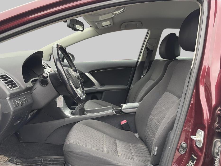 TOYOTA Avensis 2013