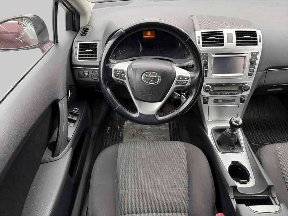 TOYOTA Avensis 2013