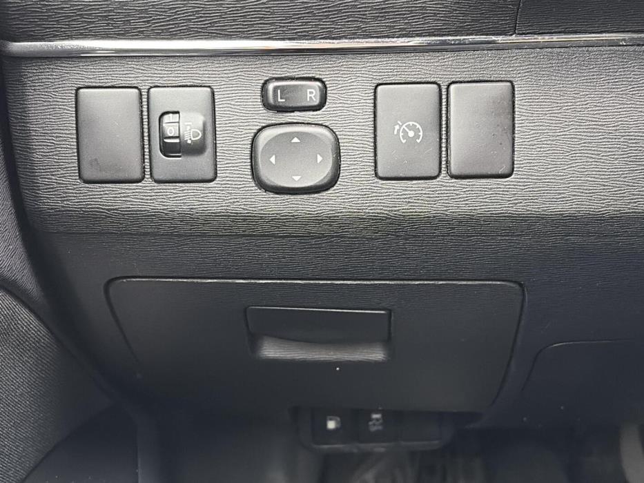 TOYOTA Avensis 2013
