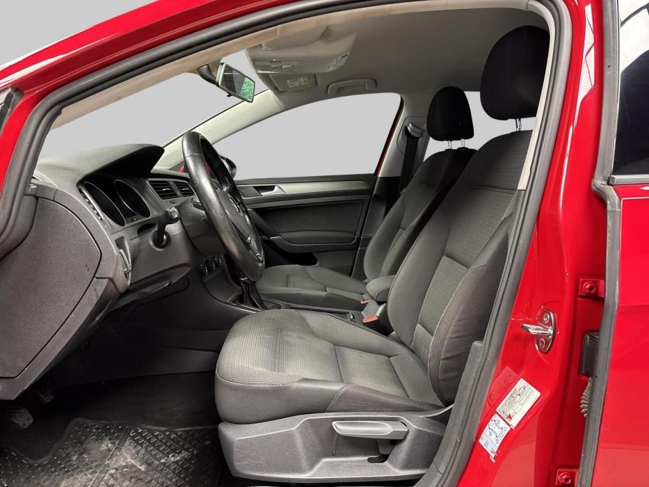 VOLKSWAGEN Golf 2014