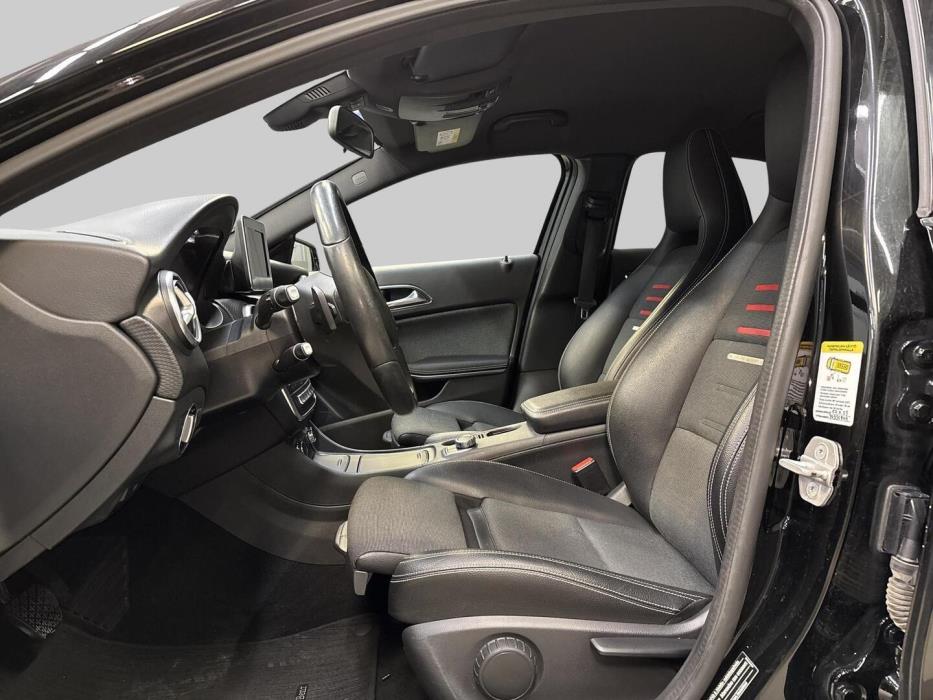 MERCEDES-BENZ A 2017