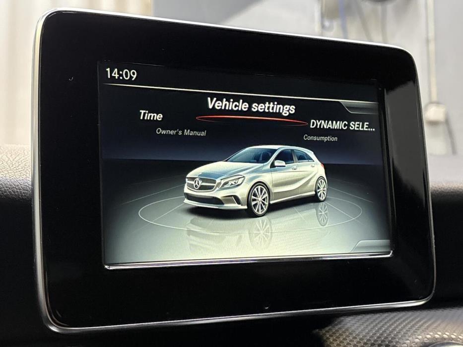 MERCEDES-BENZ A 2017