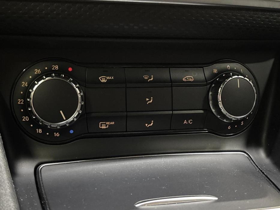 MERCEDES-BENZ A 2017