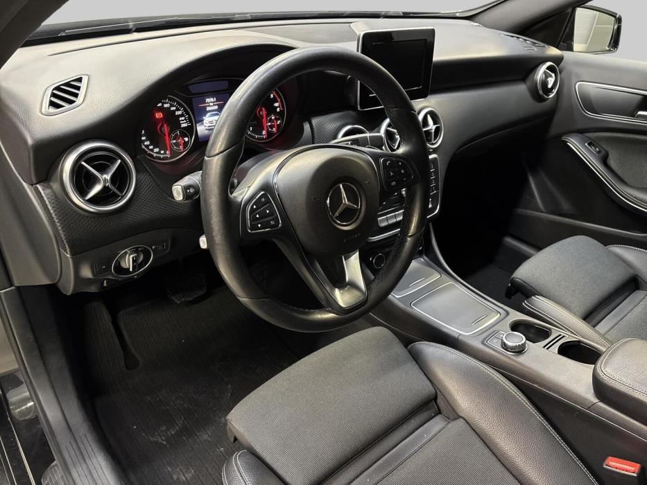 MERCEDES-BENZ A 2017