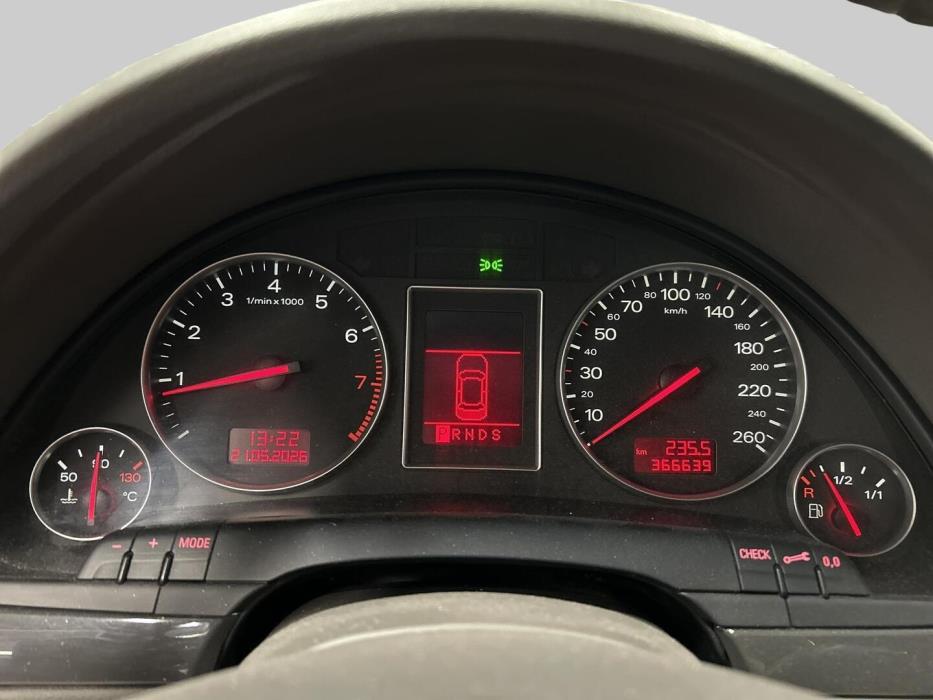AUDI A4 2004