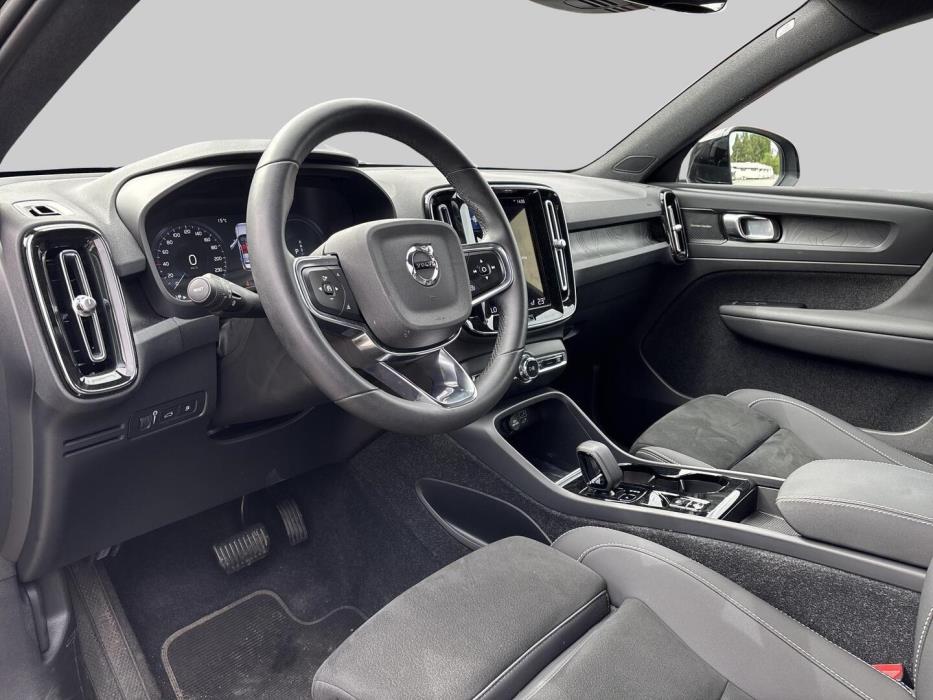 VOLVO XC40 2023