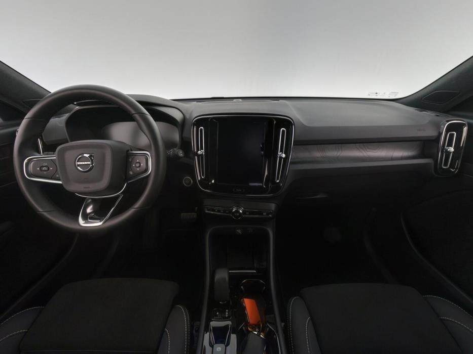 VOLVO XC40 2023
