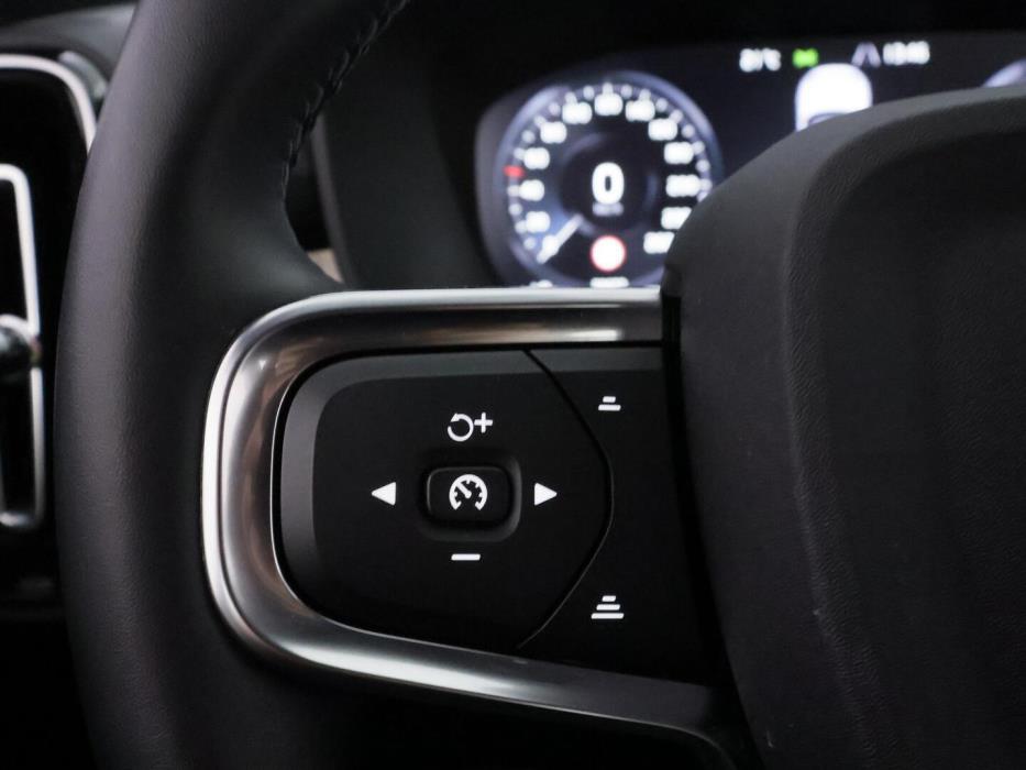 VOLVO XC40 2023