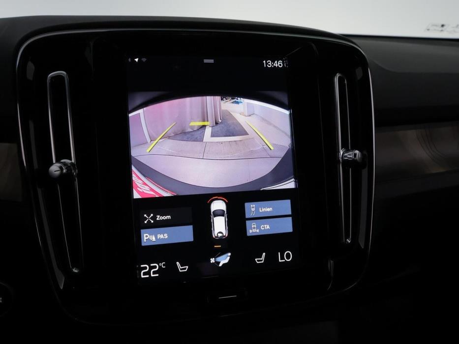 VOLVO XC40 2023