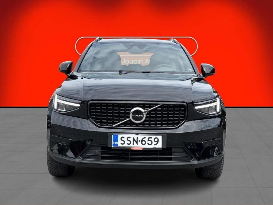 VOLVO XC40 2023