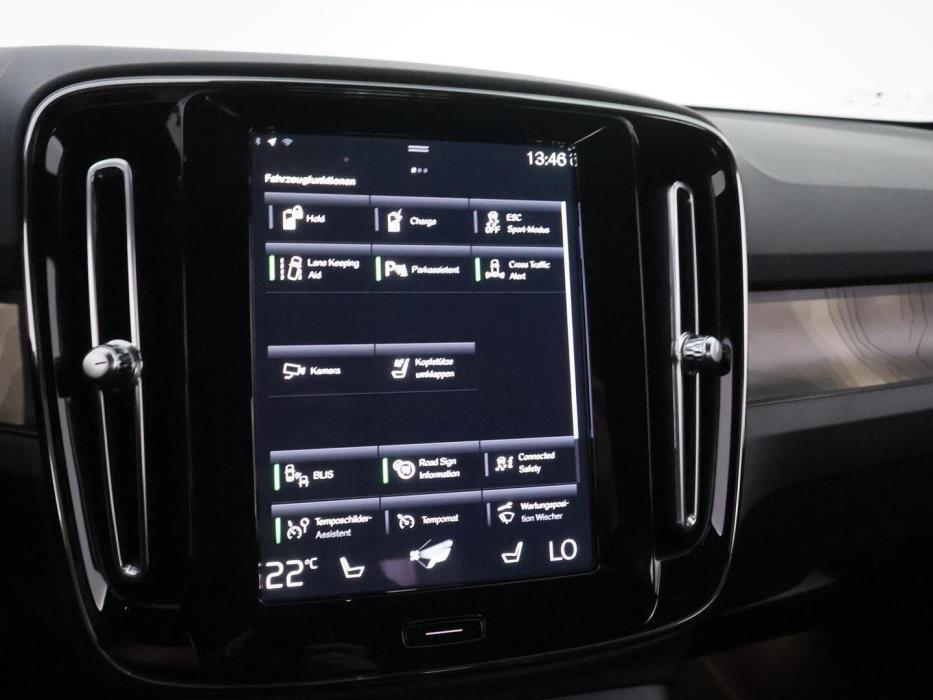VOLVO XC40 2023