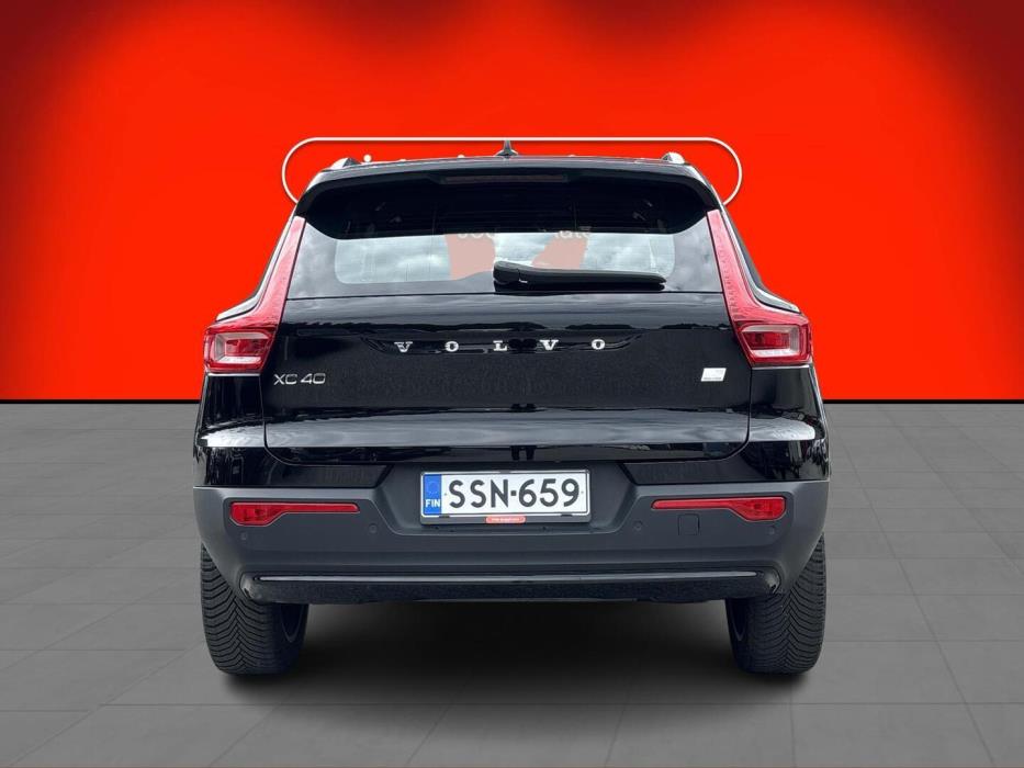 VOLVO XC40 2023