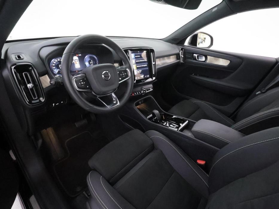 VOLVO XC40 2023