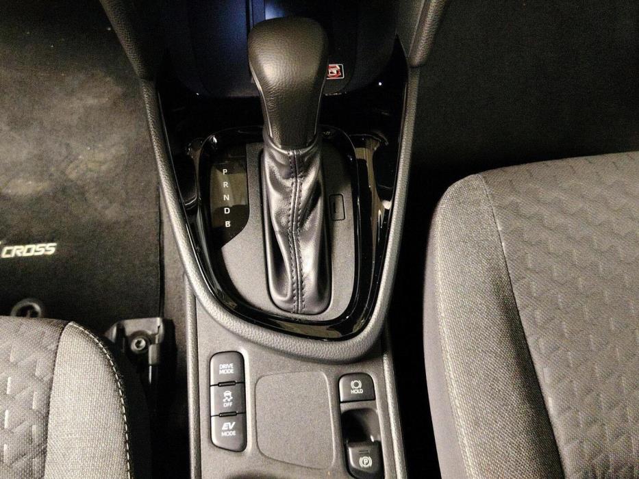 TOYOTA Yaris Cross 2025