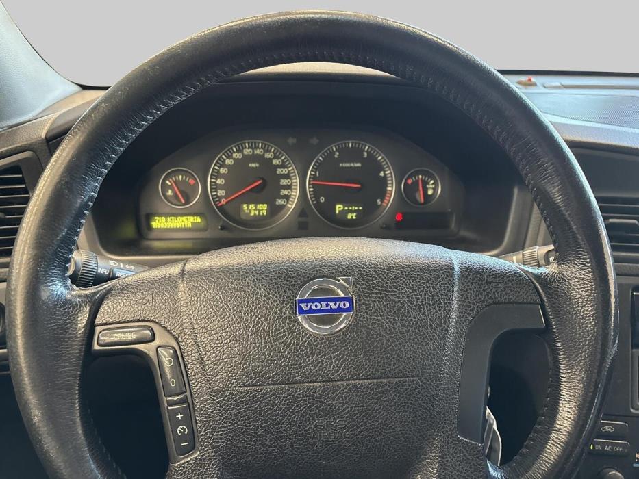 VOLVO V70 2004