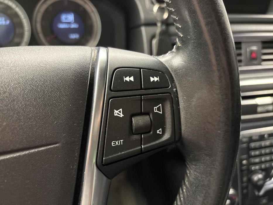 VOLVO V70 2012
