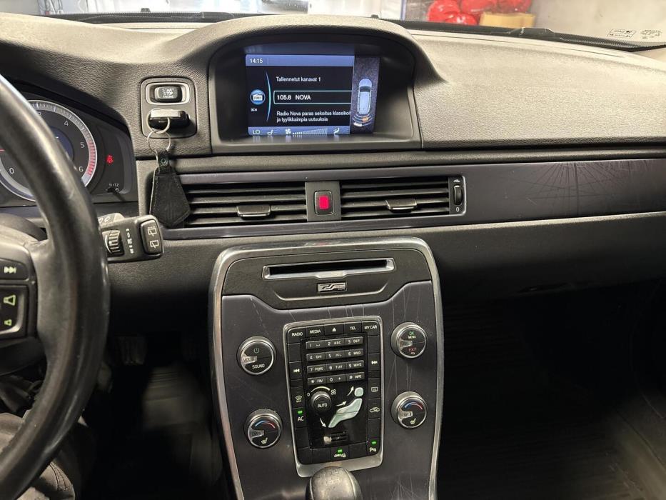 VOLVO V70 2012