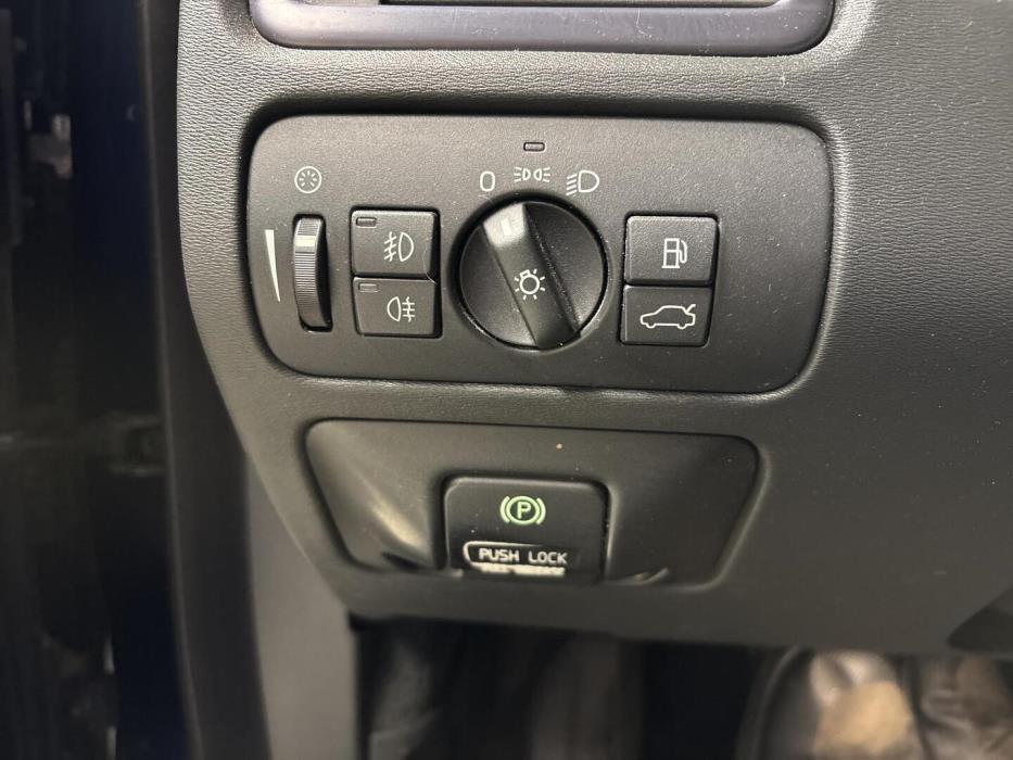 VOLVO V70 2012