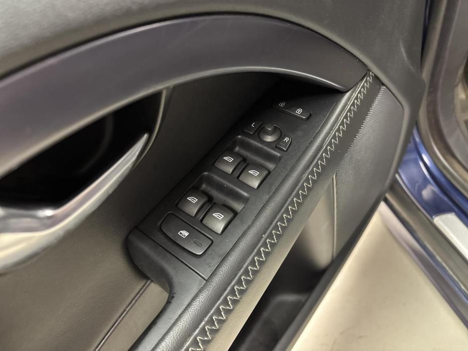 VOLVO V70 2012