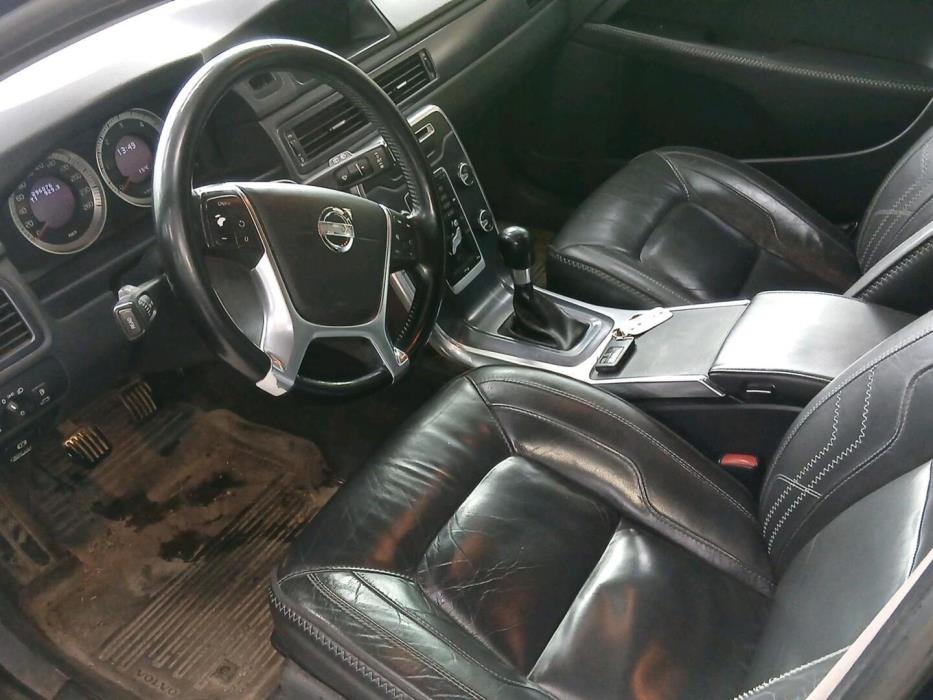 VOLVO V70 2012