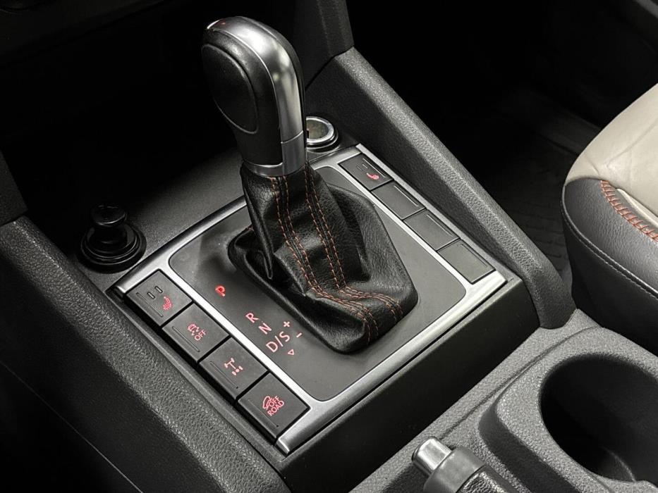 VOLKSWAGEN Amarok 2014