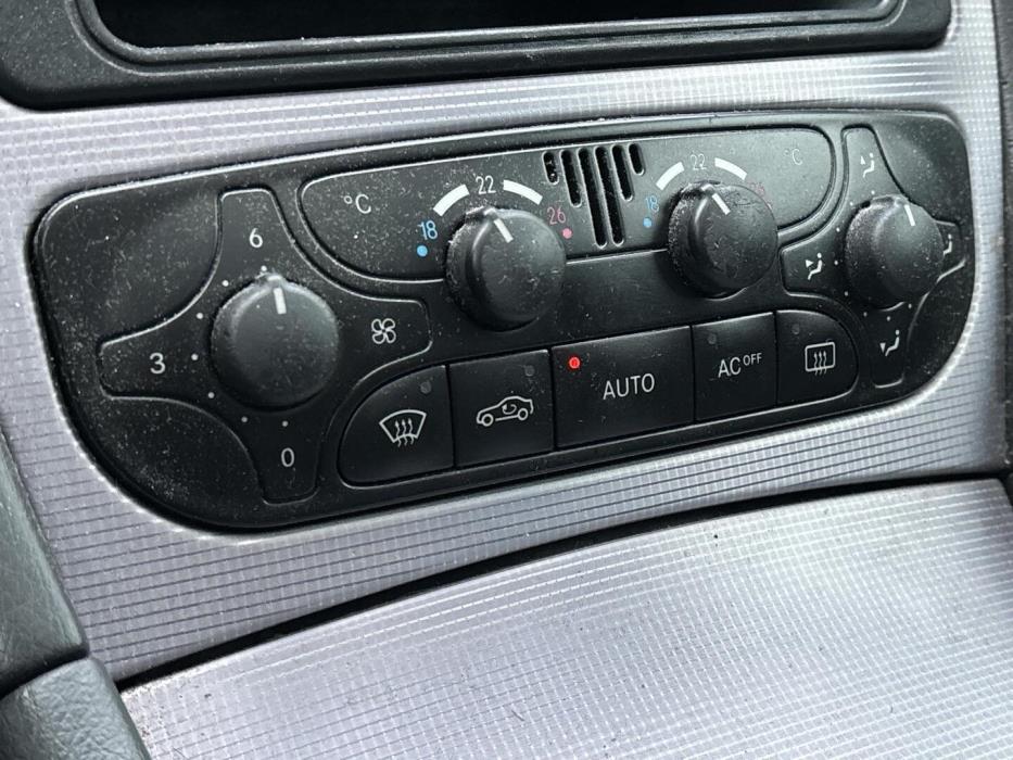 MERCEDES-BENZ C 2004