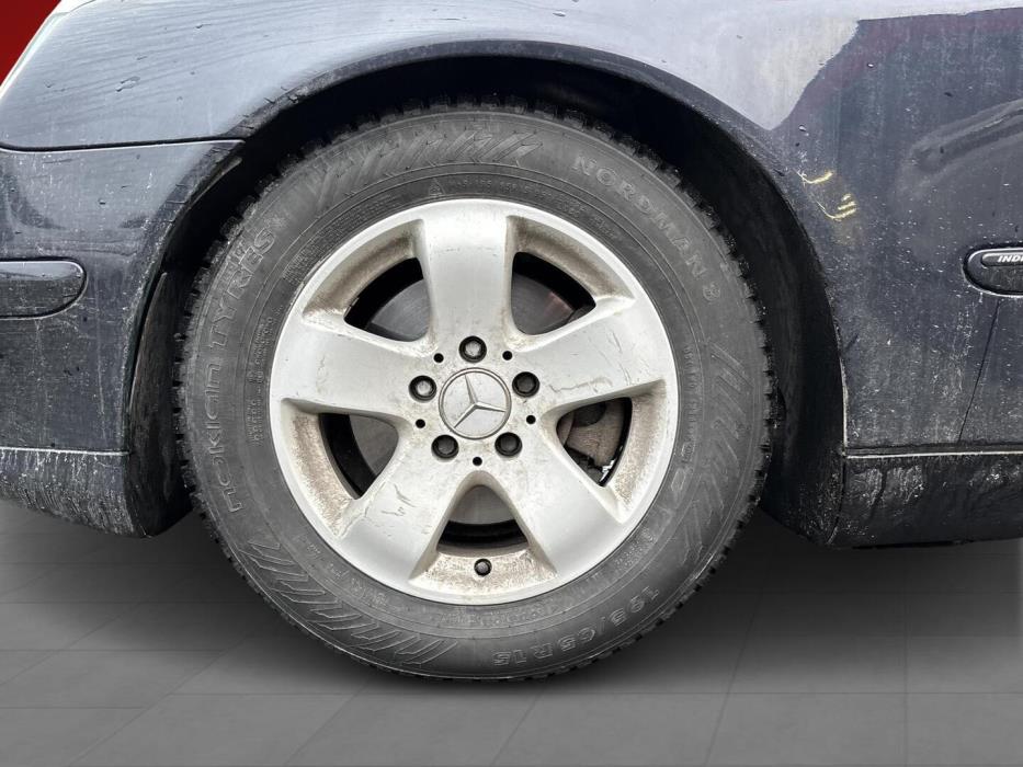 MERCEDES-BENZ C 2004