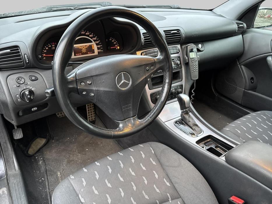 MERCEDES-BENZ C 2004