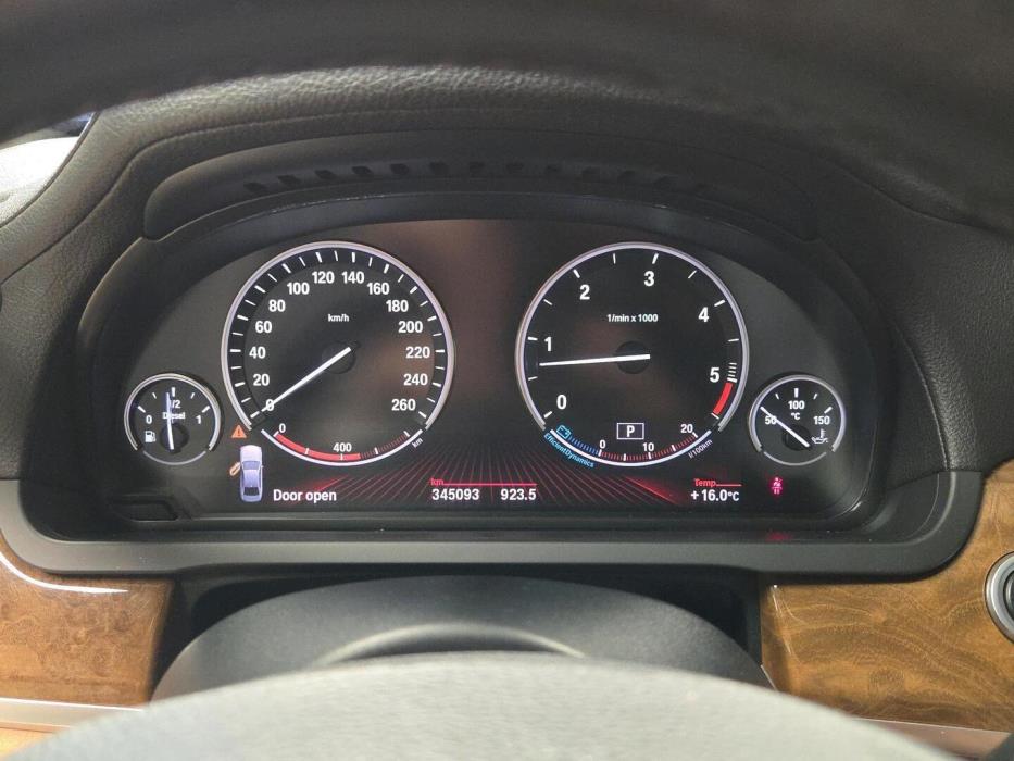 BMW 740 2011