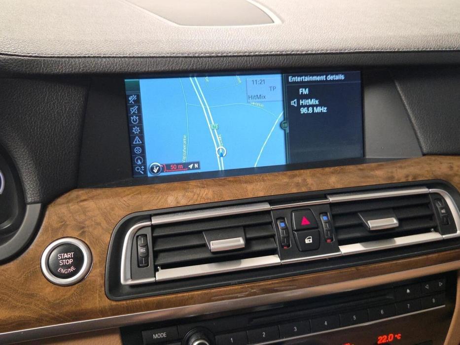 BMW 740 2011