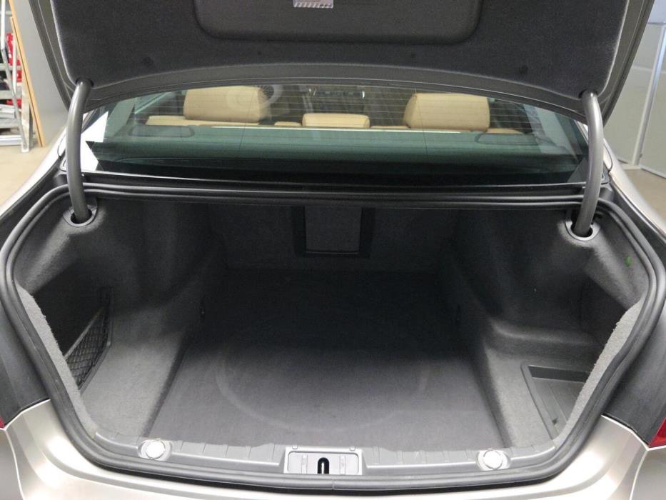 BMW 740 2011