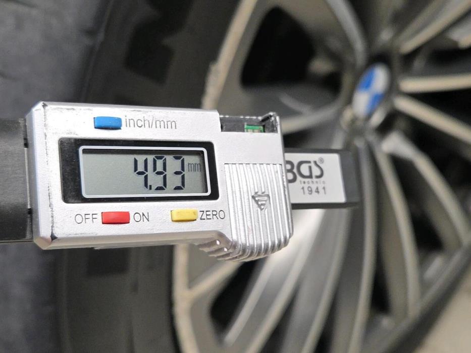 BMW 740 2011
