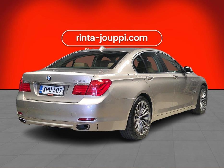 BMW 740 2011