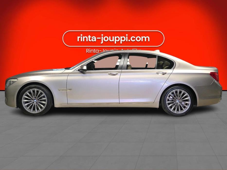 BMW 740 2011