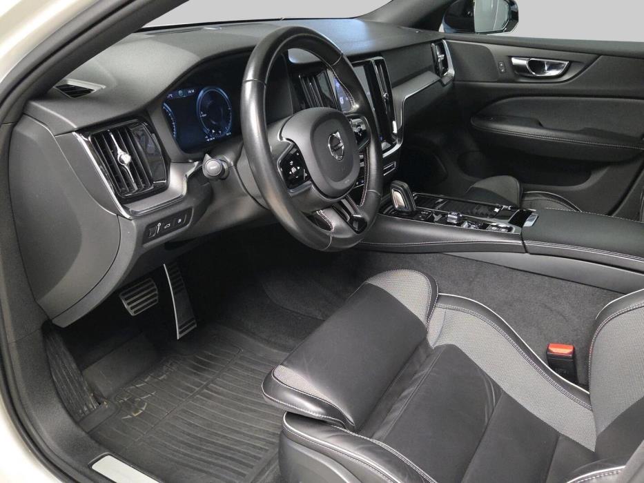 VOLVO V60 2021